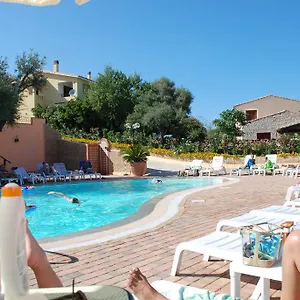 Li Troni Apart-hotel